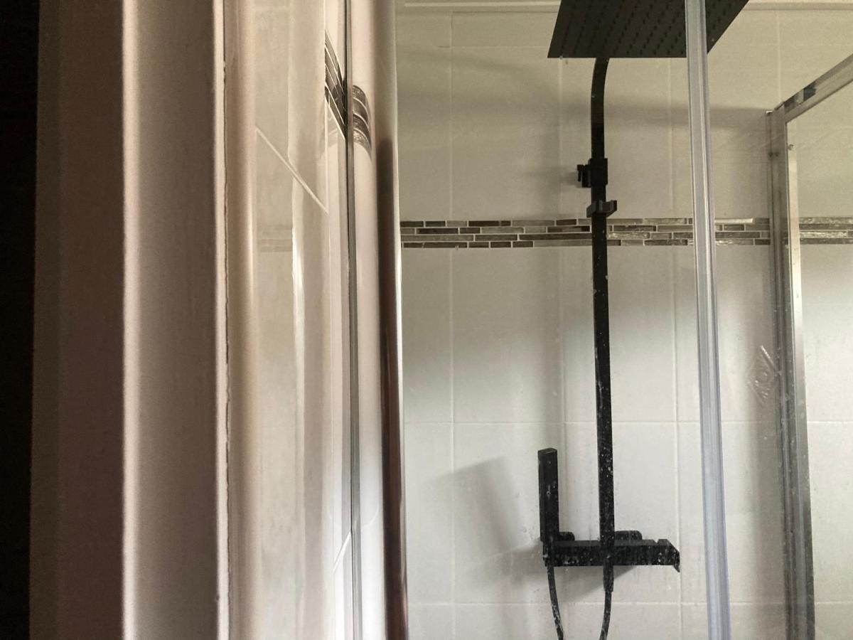בסטיה Mountain View & Sea View Location Chambre Individual 1 Sur 3 Chambres Dispo Avec Climes Mais Salle De Bain Et Salon En Commune מראה חיצוני תמונה